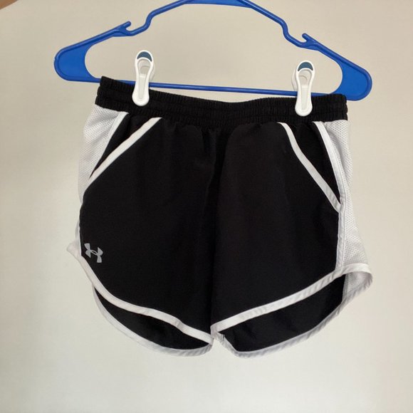 Under Armour Women's Black Fly By Shorts - Picture 3 of 5